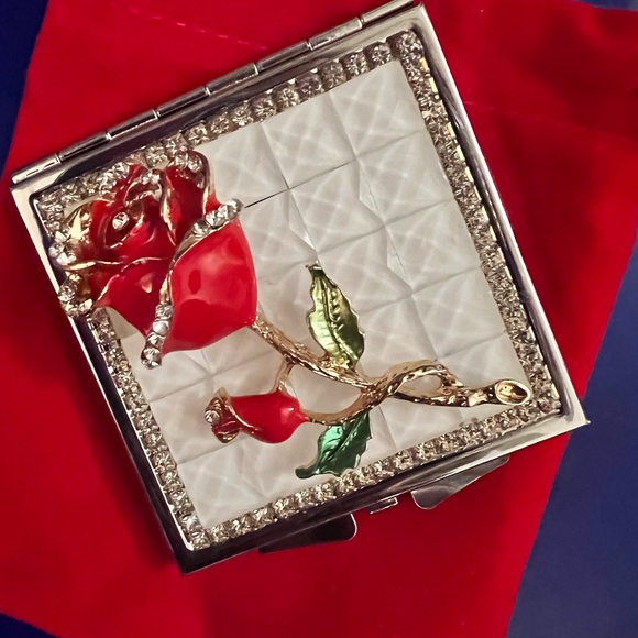RED ROSE 🌹 MIRROR COMPACT EMBELLISHED WITH GORGEOUS CRYSTALS- - Picture 6 of 9